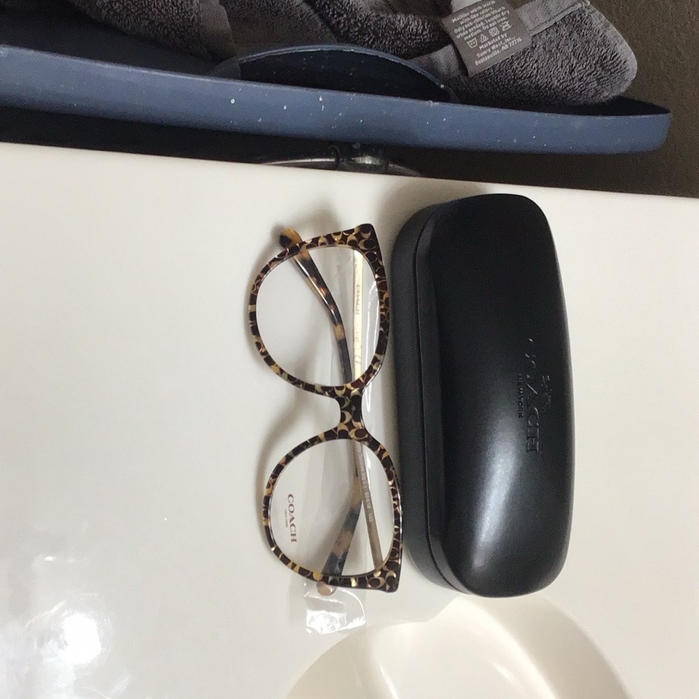 Michael Kors, Coach,Dolce and Gabana, Burbe and others - Picture 5 of 10